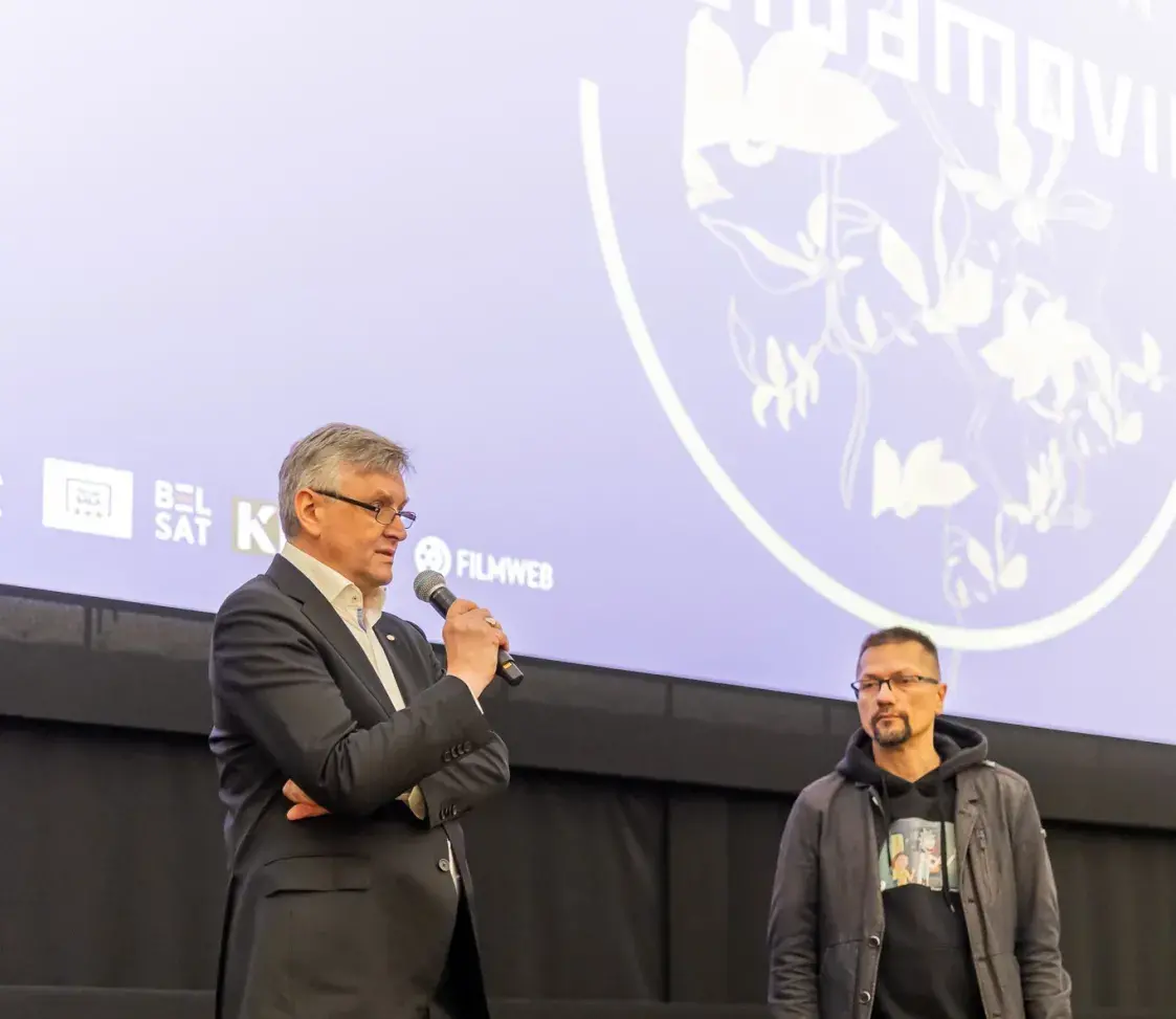 "Это разные народы". Сергей Лозница о советской “нежити", Быкове и войне