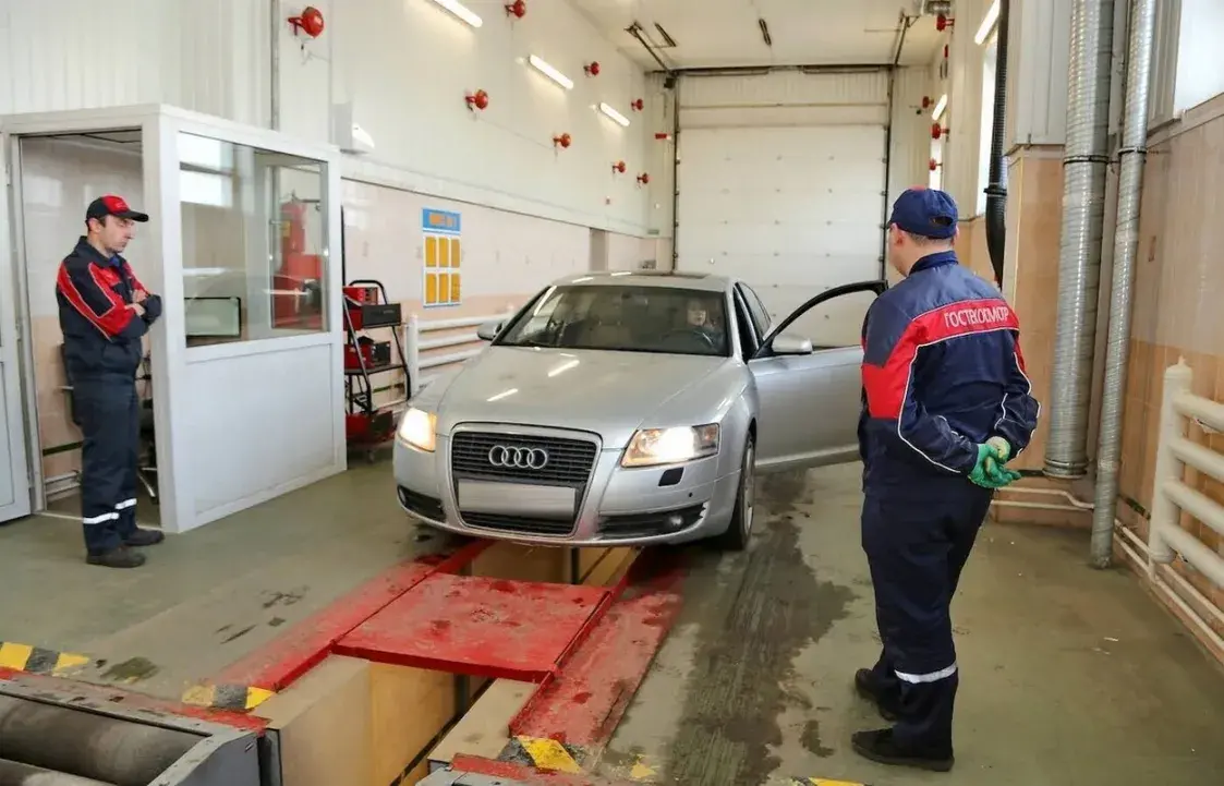 “У нас вообще 66 машин”. Белорусы рванули проходить техосмотр