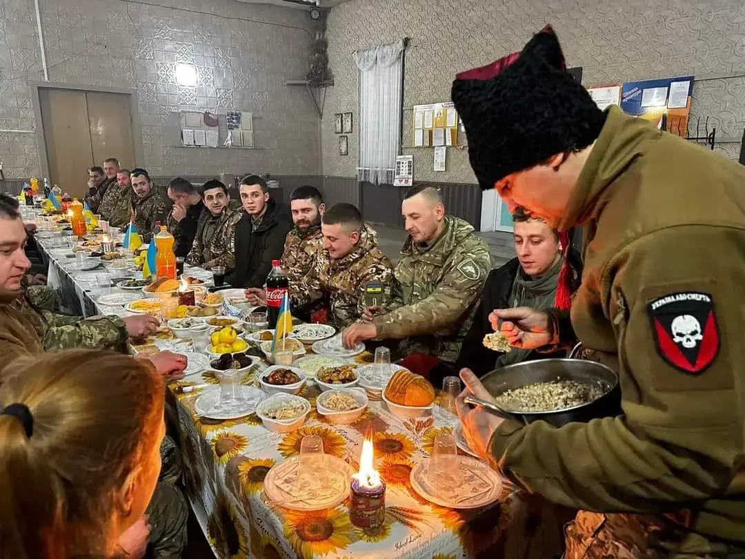 Генштаб ВСУ показал, как украинские защитники празднуют Рождество: фото