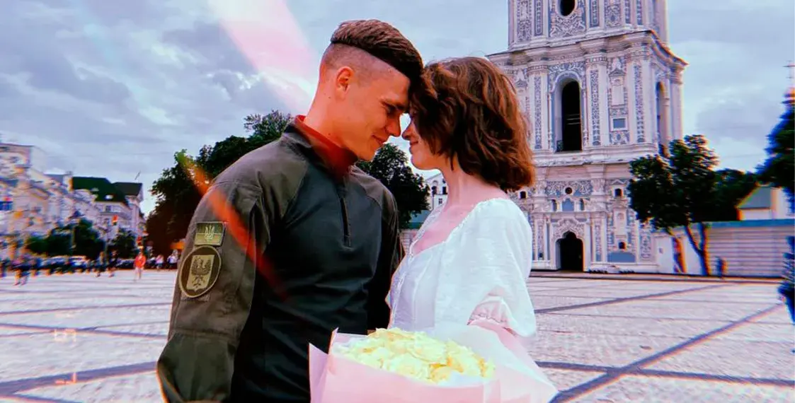 "Это не его ранение, а наше”. Как любовь спасла ветерана “Азова”