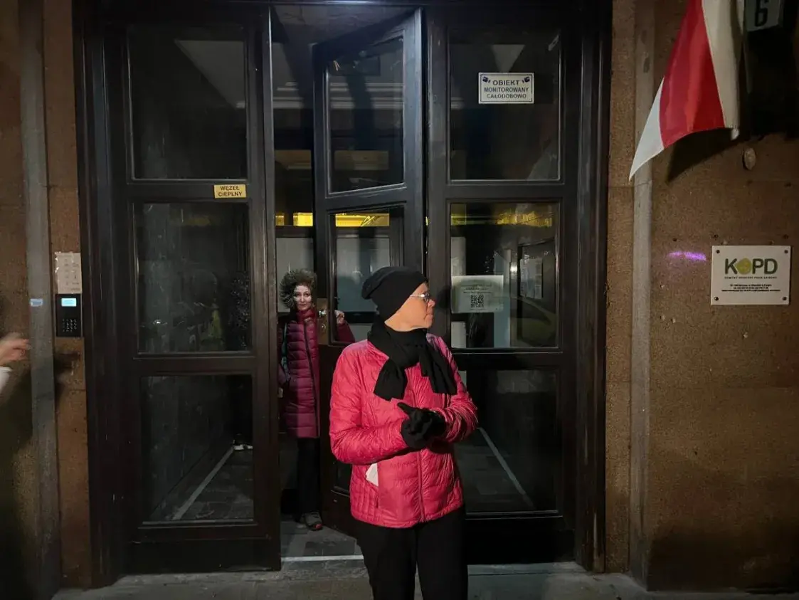 Как организована помощь освобождённым политическим узникам в Варшаве