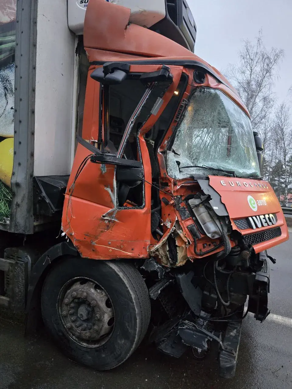 У Мінскім раёне трактар перакуліўся пасля сутыкнення з грузавіком