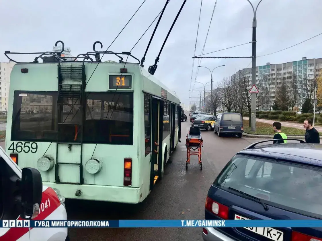 У Мінску падчас экстранага тармажэння тралейбуса загінуў 84-гадовы пасажыр