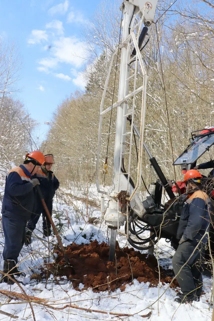 У Асіповіцкім раёне энергетыкі зноў аднаўляюць электразабеспячэнне
