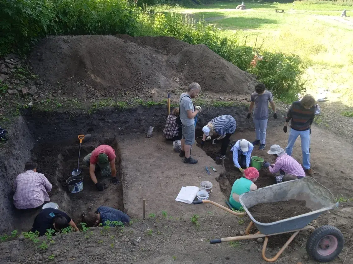 У археолагаў — знаходка на раскопках замчышча на Менцы, якой 1000 гадоў