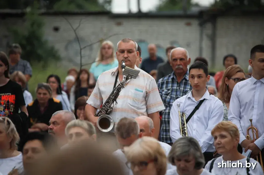 Па вуліцах Смаргоні прайшла "працэсія Божага Цела"