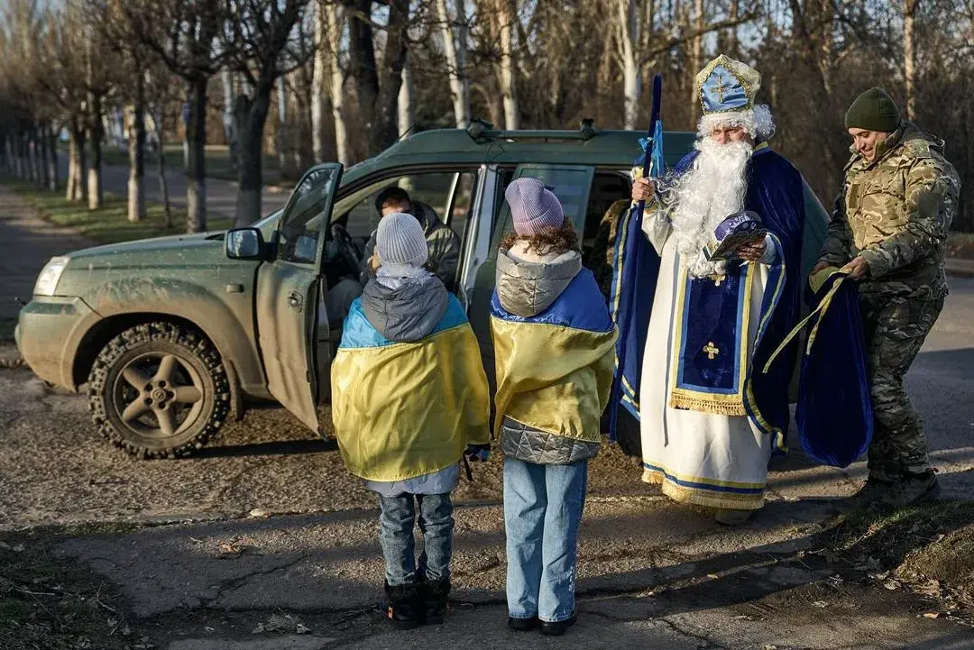 Як праводзяць святы на фронце ва Украіне — фота