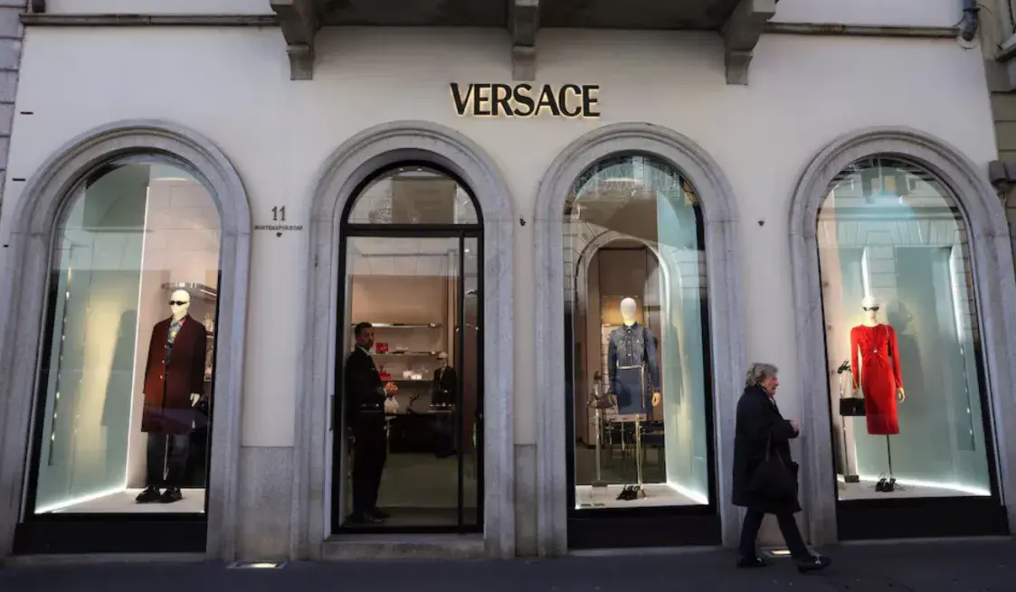 Prada купляе Versace