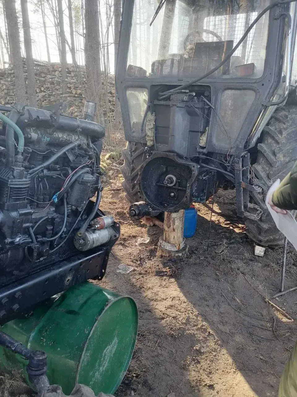 "Летась тушылі пажар, а бруднае адзенне працягвае вісець" — праверылі лясгас