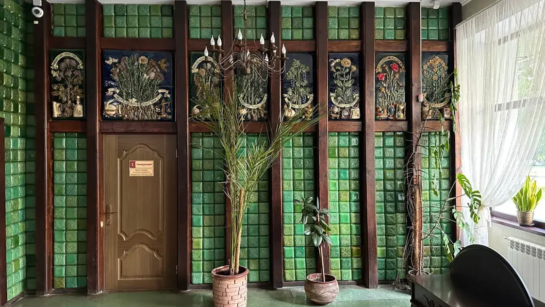 Двум панно в гостинице “Планета” придали статус историко-культурной ценности