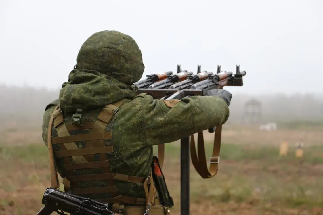Беларускія вайскоўцы вучацца страляць з антыдронавых "зенітных аўтаматаў" 
