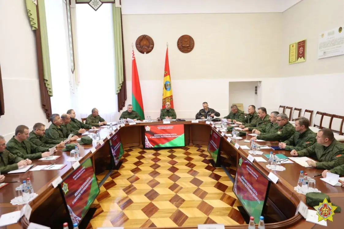 Министр обороны Хренин вызвал на сбор руководителей областей и Минска