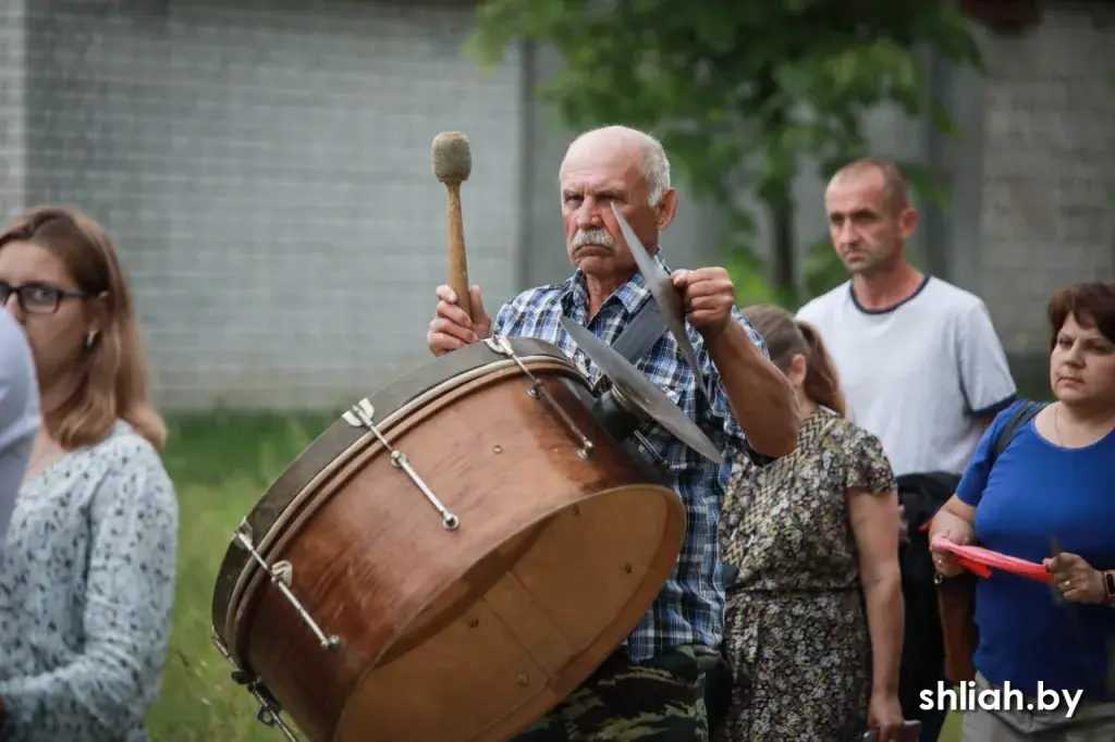 Па вуліцах Смаргоні прайшла "працэсія Божага Цела"