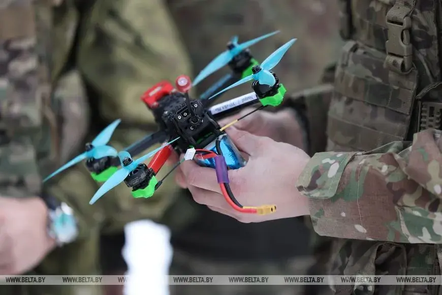 У Ваеннай акадэміі Беларусі пачаліся заняткі па кіраванні беспілотнікамі