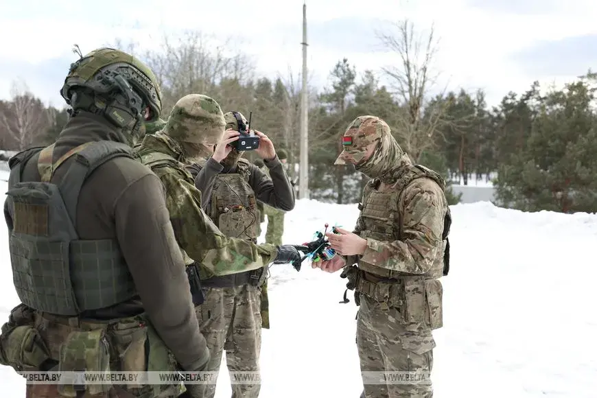 У Ваеннай акадэміі Беларусі пачаліся заняткі па кіраванні беспілотнікамі