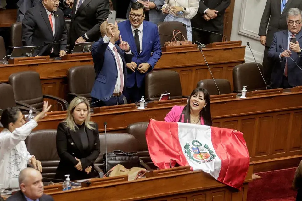 Прэзідэнт Перу вырашыў распусціць парламент і атрымаў імпічмент