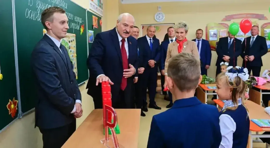 Горячая подборка “гениальных” реформ образования при Лукашенко