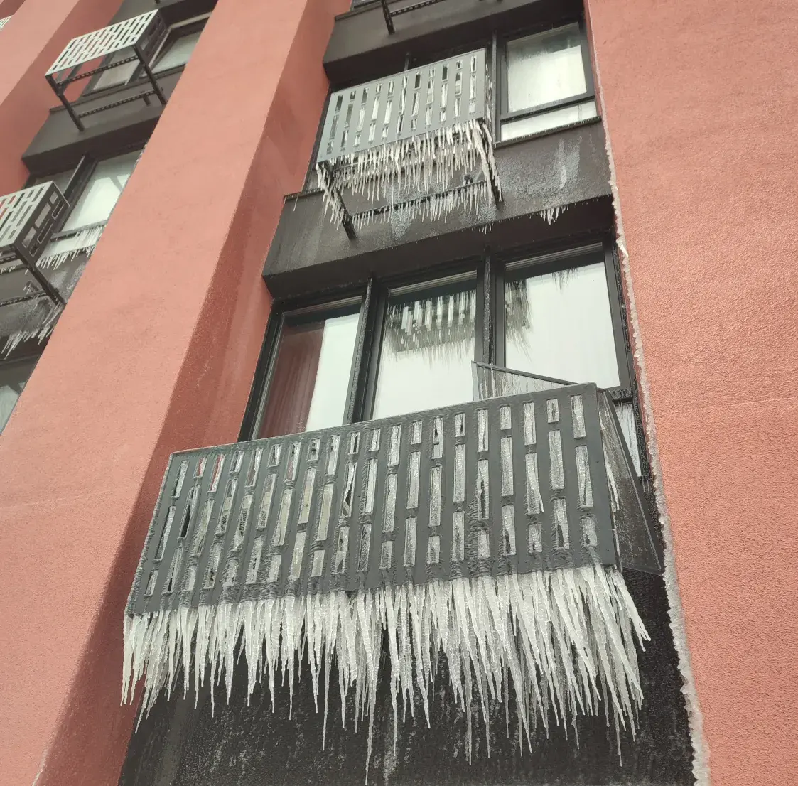 “Мы замерзаем, как в 40-х, просто медленнее”: как Киев выживает в блэкаут