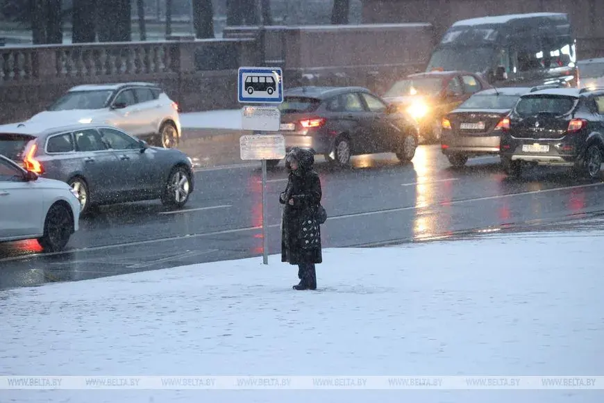 У сераду Мінск засыпала снегам