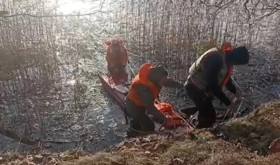 У Браслаўскім раёне ратавальнікі выцягнулі з палонкі дваіх рыбакоў