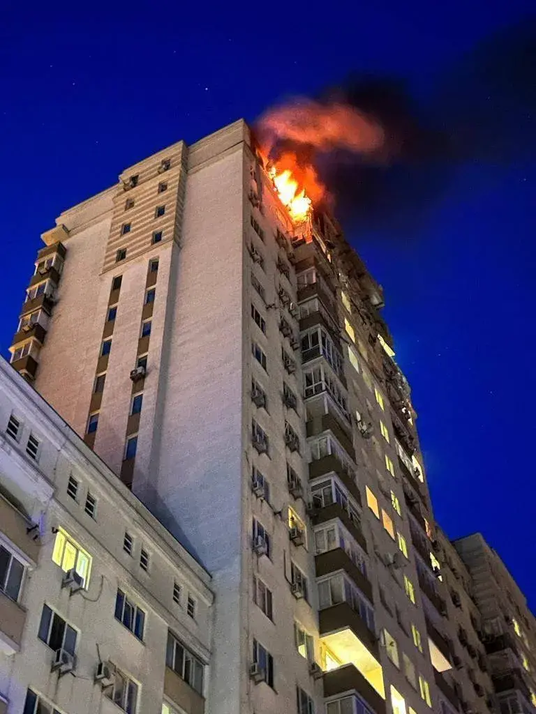 Очередная массированная атака Киева: горела многоэтажка, погиб человек 