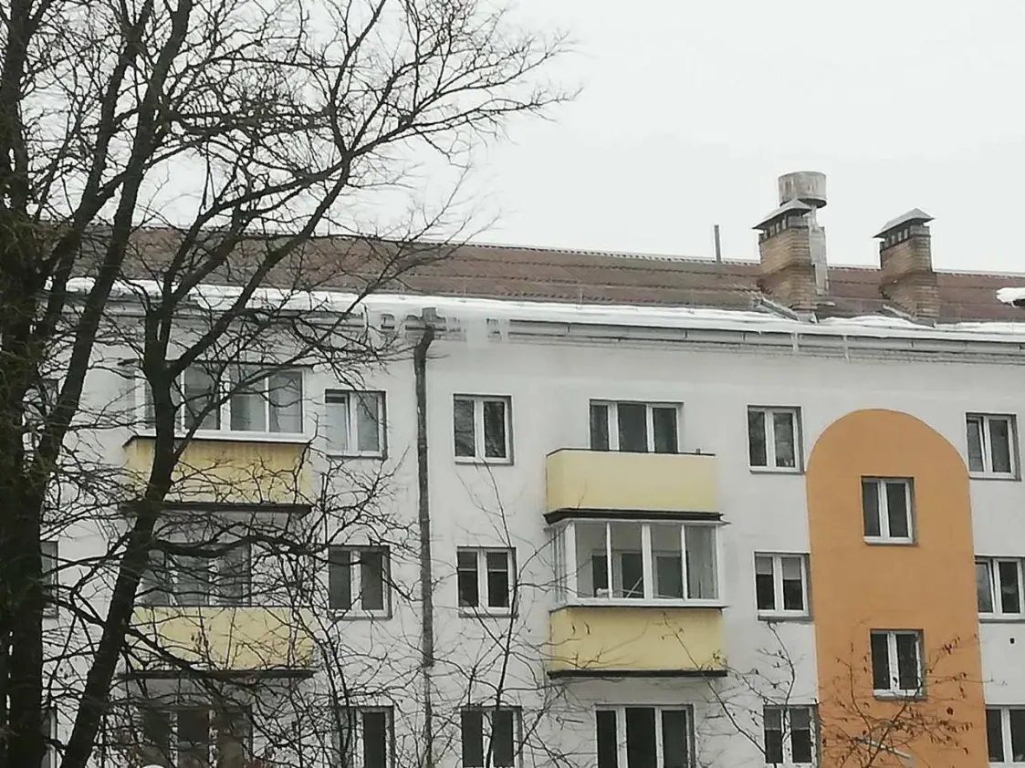 У Віцебску загінула жанчына, на яе ўпала глыба снегу з лёдам