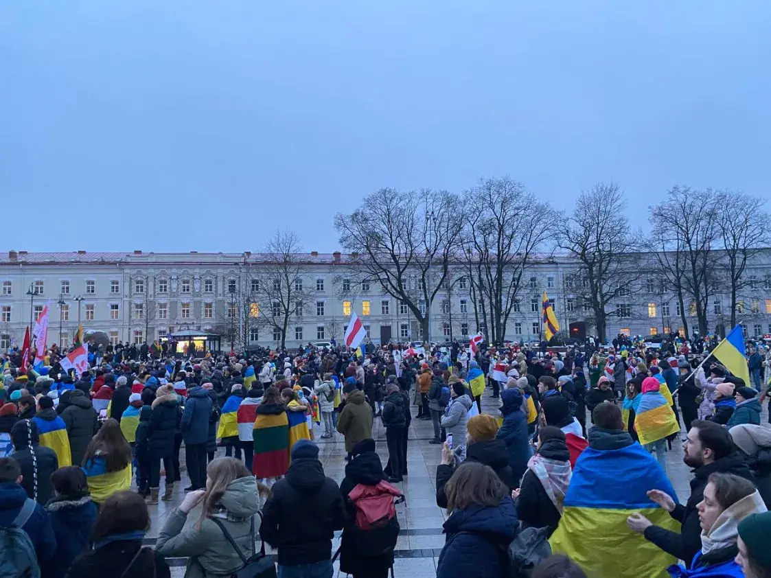 Беларусы ўдзельнічаюць у акцыях у падтрымку Украіны ў розных краінах свету