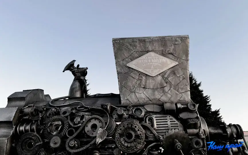 У Беларусі паставілі трохметровы помнік мясарубцы