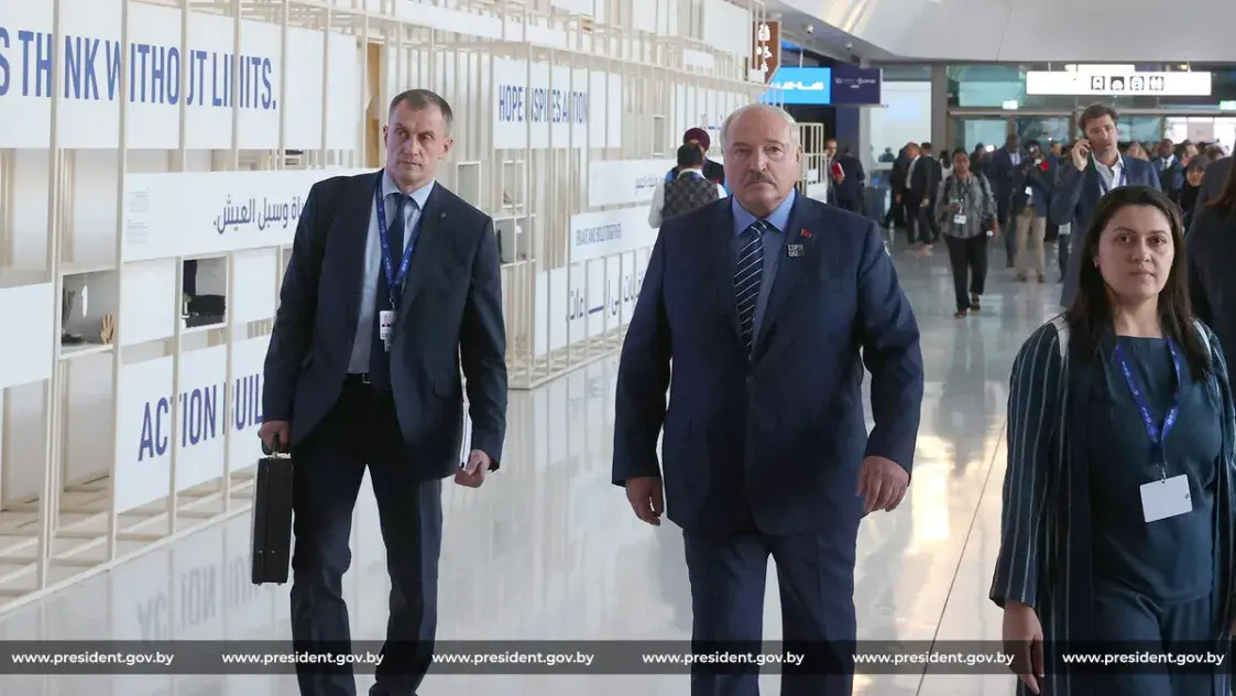 Галоўнага ахоўніка Лукашэнкі адправілі ў банк