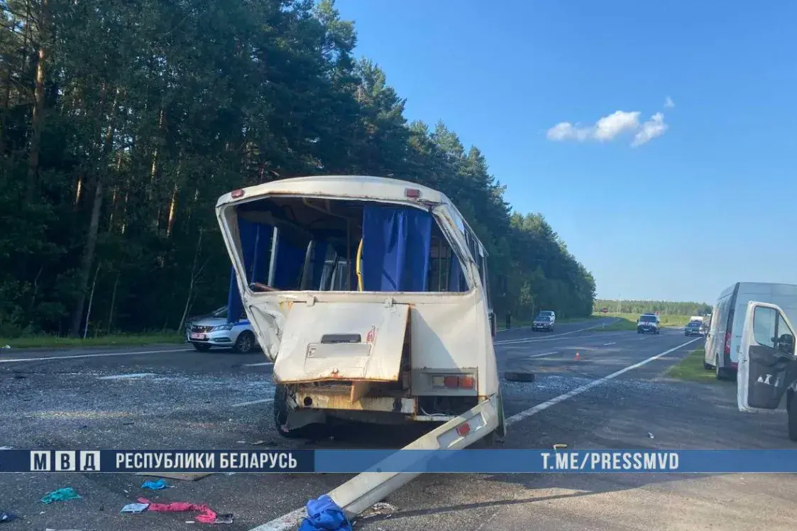 15 чалавек шпіталізавалі пасля аварыі з аўтобусам на Брэстчыне