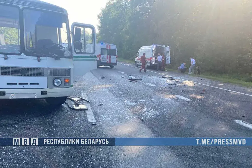 15 чалавек шпіталізавалі пасля аварыі з аўтобусам на Брэстчыне