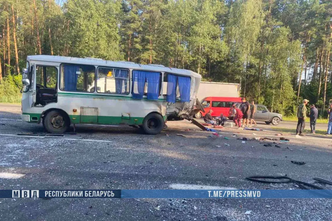 15 чалавек шпіталізавалі пасля аварыі з аўтобусам на Брэстчыне