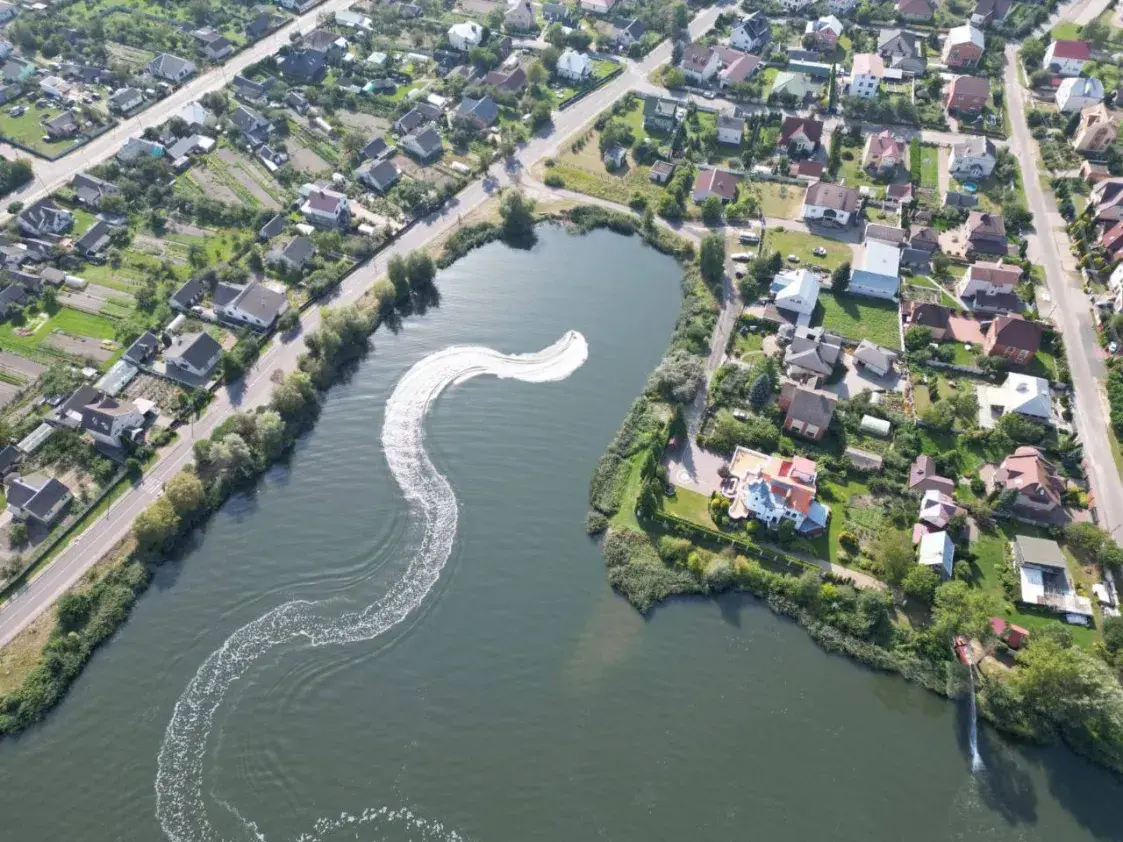 У Брэсце машыны МНС паліваюць возера