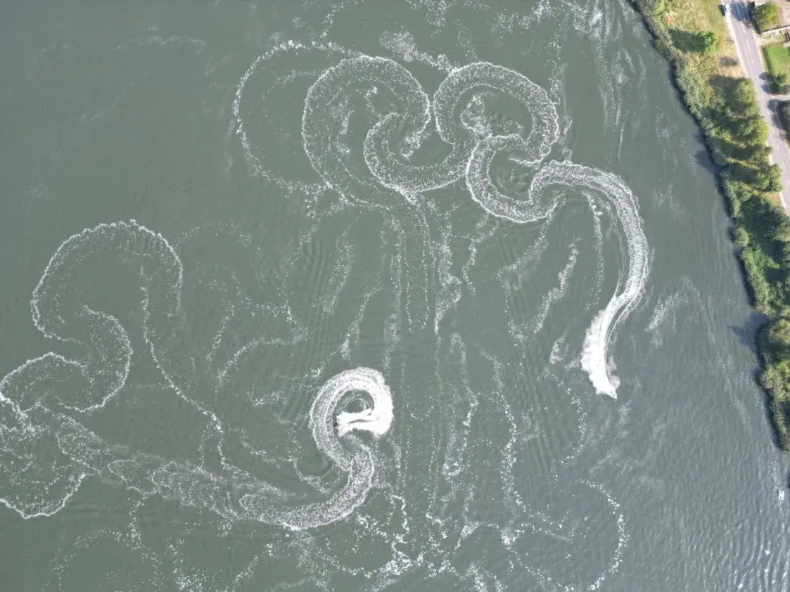 У Брэсце машыны МНС паліваюць возера