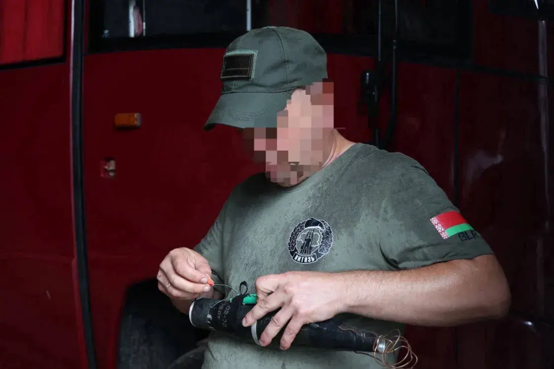 Супрацоўнікаў ГУБАЗіК вучылі скідаць боепрыпасы з дронаў