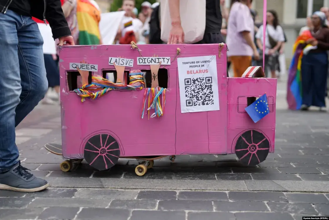 Чаму бел-чырвона-белы сцяг на прайдзе – гэта нармальна. Меркаванне