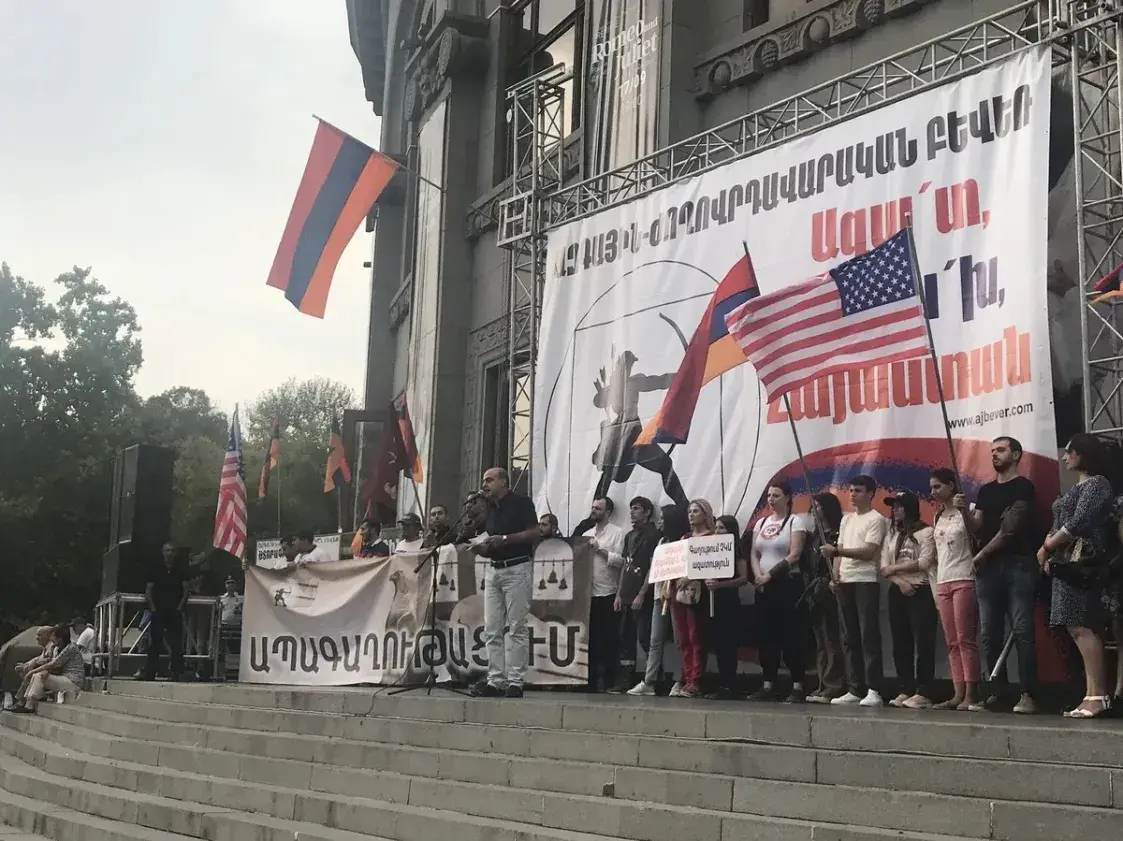 "Россия просто уходит из нашего сознания": репортаж из Армении
