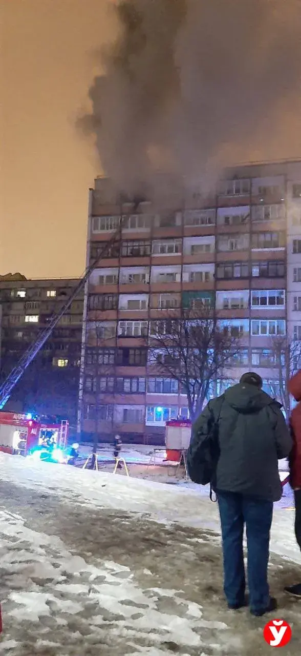 Маленький ребенок пострадал в Минске во время пожара в общежитии 