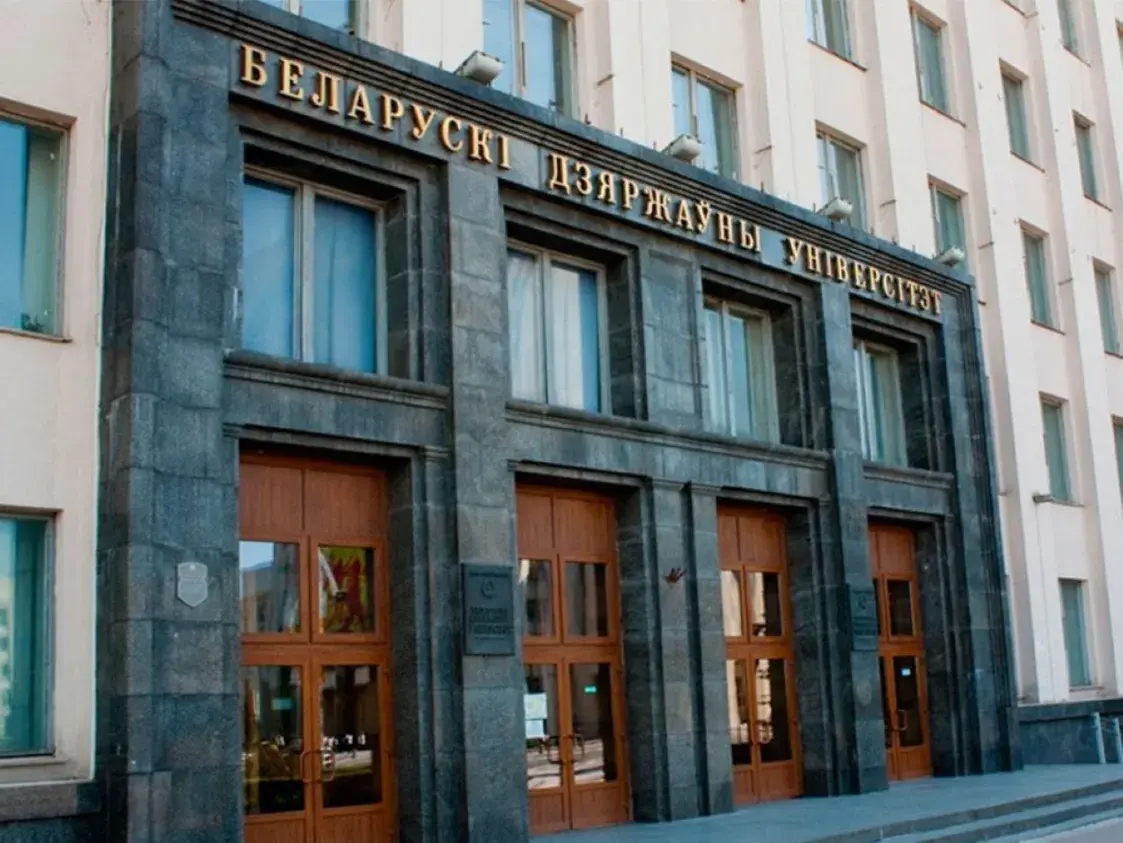 Толпы в милицию и IT, на учителей не идут: куда подают документы абитуриенты