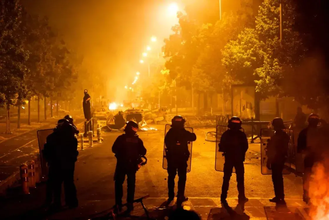 Сотни человек задержаны за участие в беспорядках во Франции