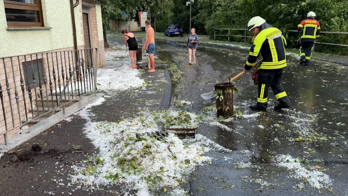 На змену экстрэмальнай спякоце на захадзе Германіі прыйшоў град