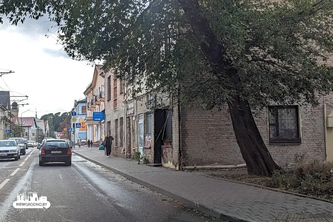 У цэнтры Гродна абвалілася сцяна стогадовага дома, які быў на рэканструкцыі