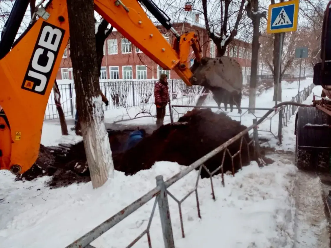 В России пятеро школьников провалились в яму с кипятком и оказались в больнице 