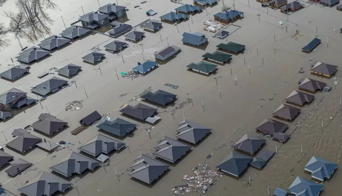 В российском Оренбурге за сутки затопило 800 домов — город уходит под воду