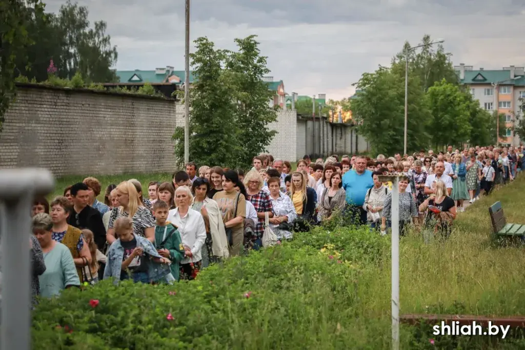 Па вуліцах Смаргоні прайшла "працэсія Божага Цела"