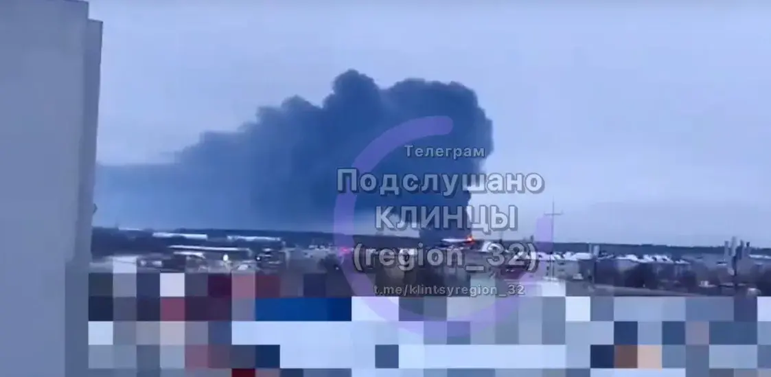 Украинский беспилотник атаковал нефтебазу в Брянской области — горят резервуары