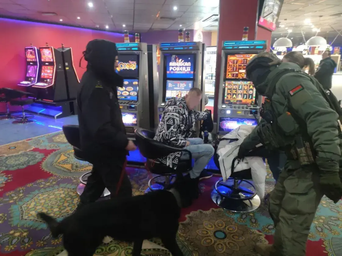 Сілавікі дзве ночы ладзілі рэйды па мінскіх клубах 