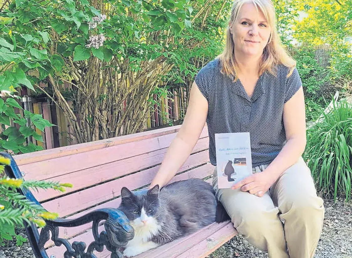 Кот из минского приюта переехал в Германию и стал гером книги