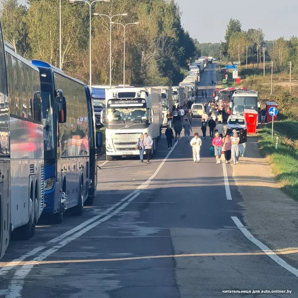 На латвійскай мяжы ўтварылася чарга з аўтобусаў на ўезд у Беларусь