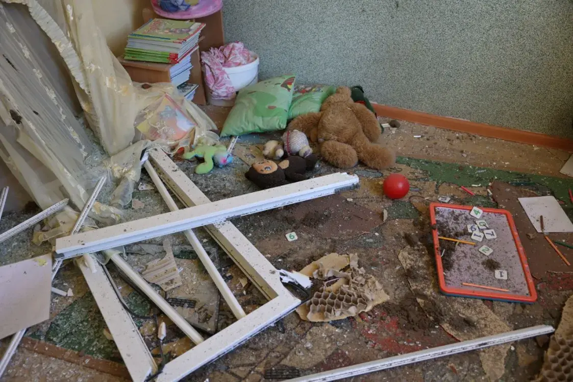 Мэр Львова показал фото детского сада, куда этой ночью упала российская ракета